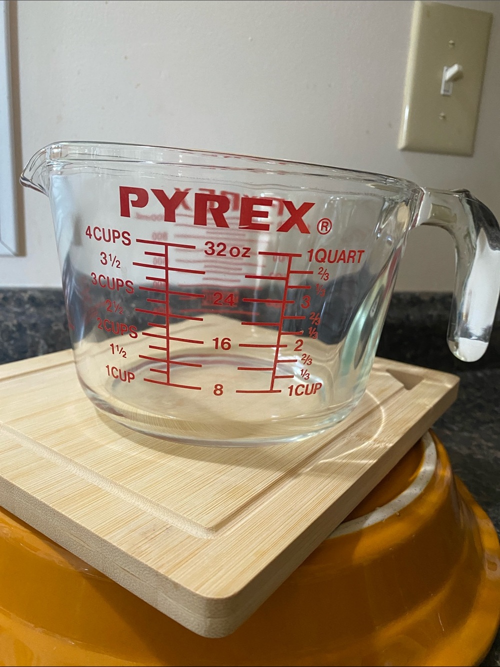 Pyrex #532 4-cup Measuring Cup